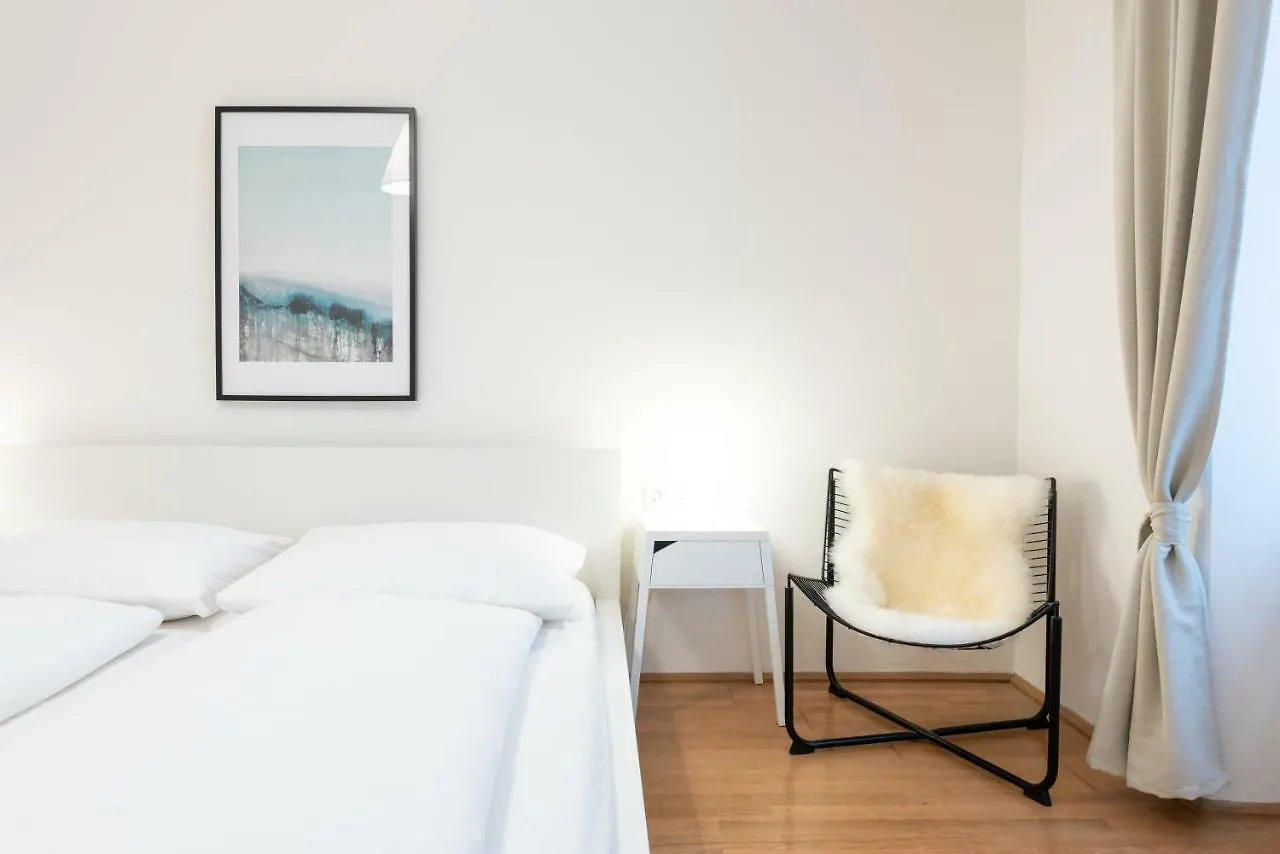 Beautiful City Apartment At Famous Ballgasse Vienna